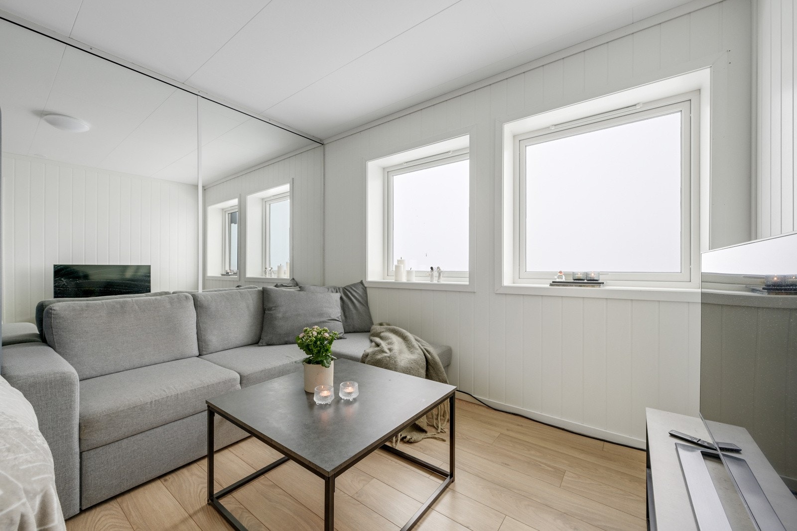 Store vindusflater med flott utsikt også her Galleribilde