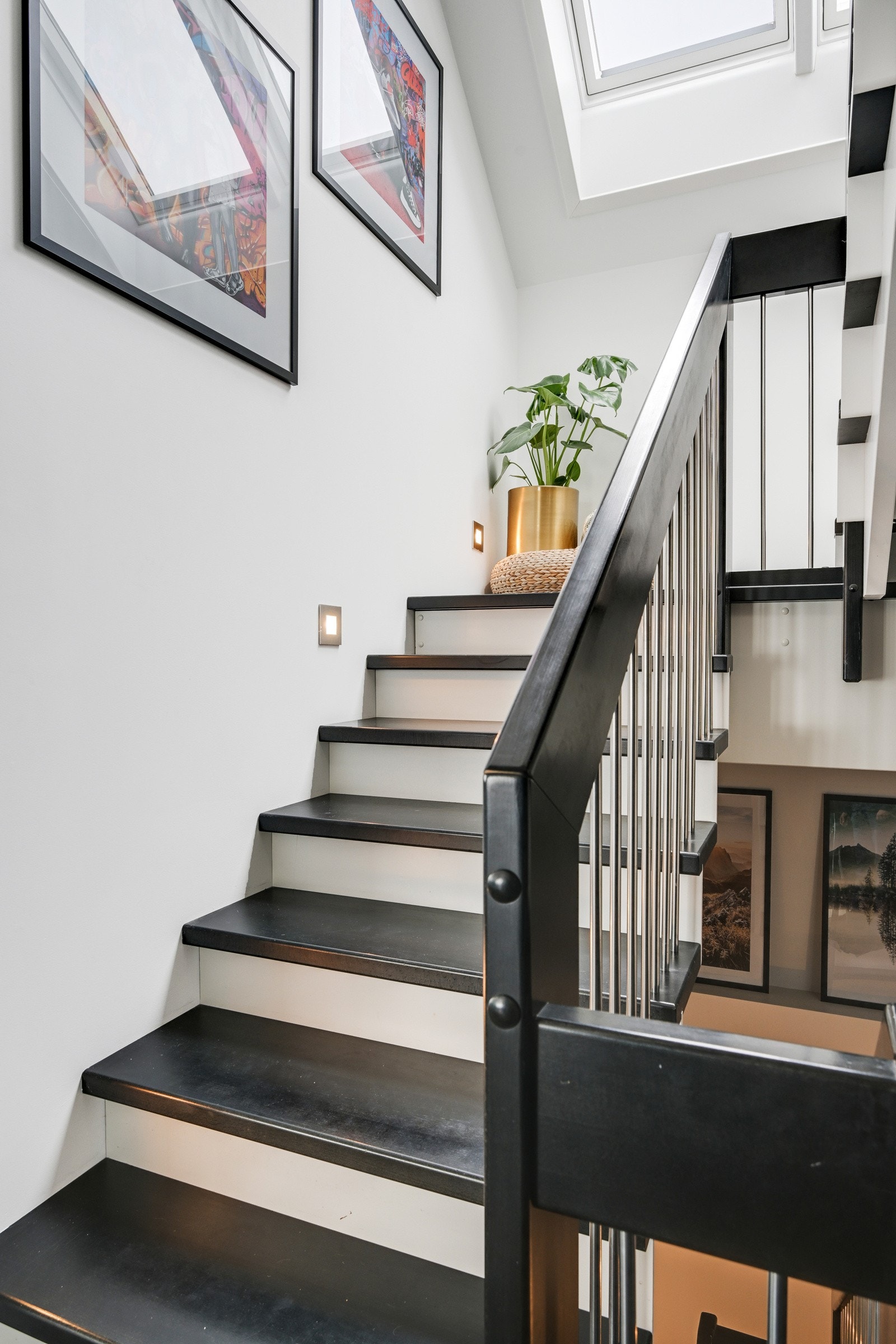 Da tar vi trappen opp til 2. etasje Galleribilde