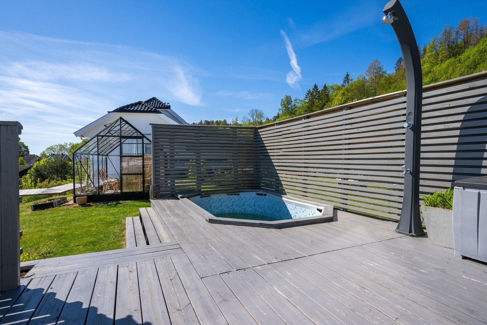 Utedusj og basseng gjør seg også nå Galleribilde