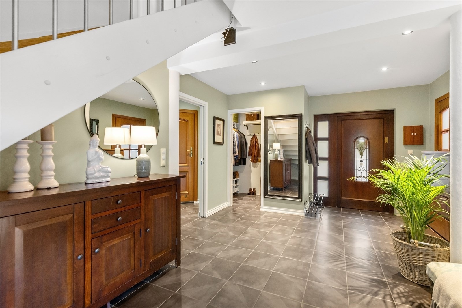 Utstrakt bruk av downlights. Galleribilde