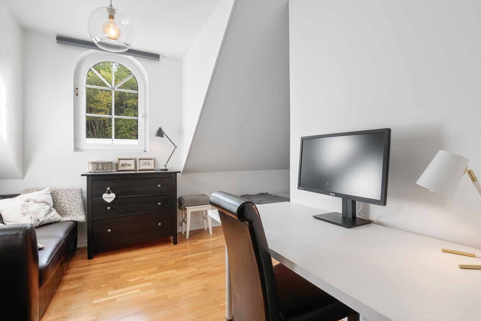 Rommene egner seg godt som barnerom, gjesteværelse eller kontor. Galleribilde