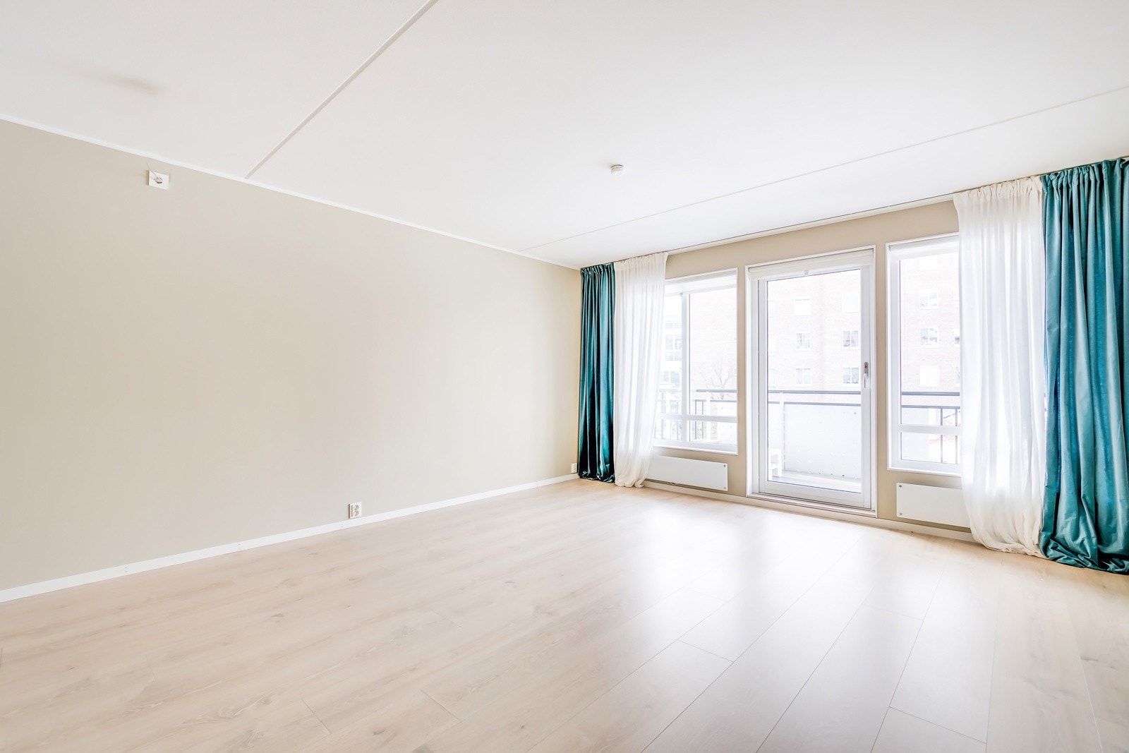 Leiligheten ligger fint til i byggets 2.etasje med heisadkomst i et veldrevet borettslag. Galleribilde