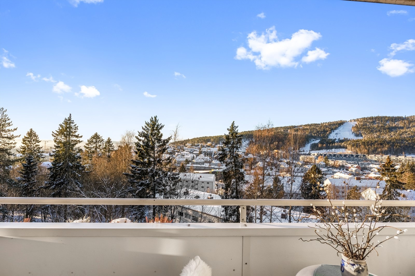 Den høye og frie beliggenheten gir en følelse av luft og åpenhet. Galleribilde