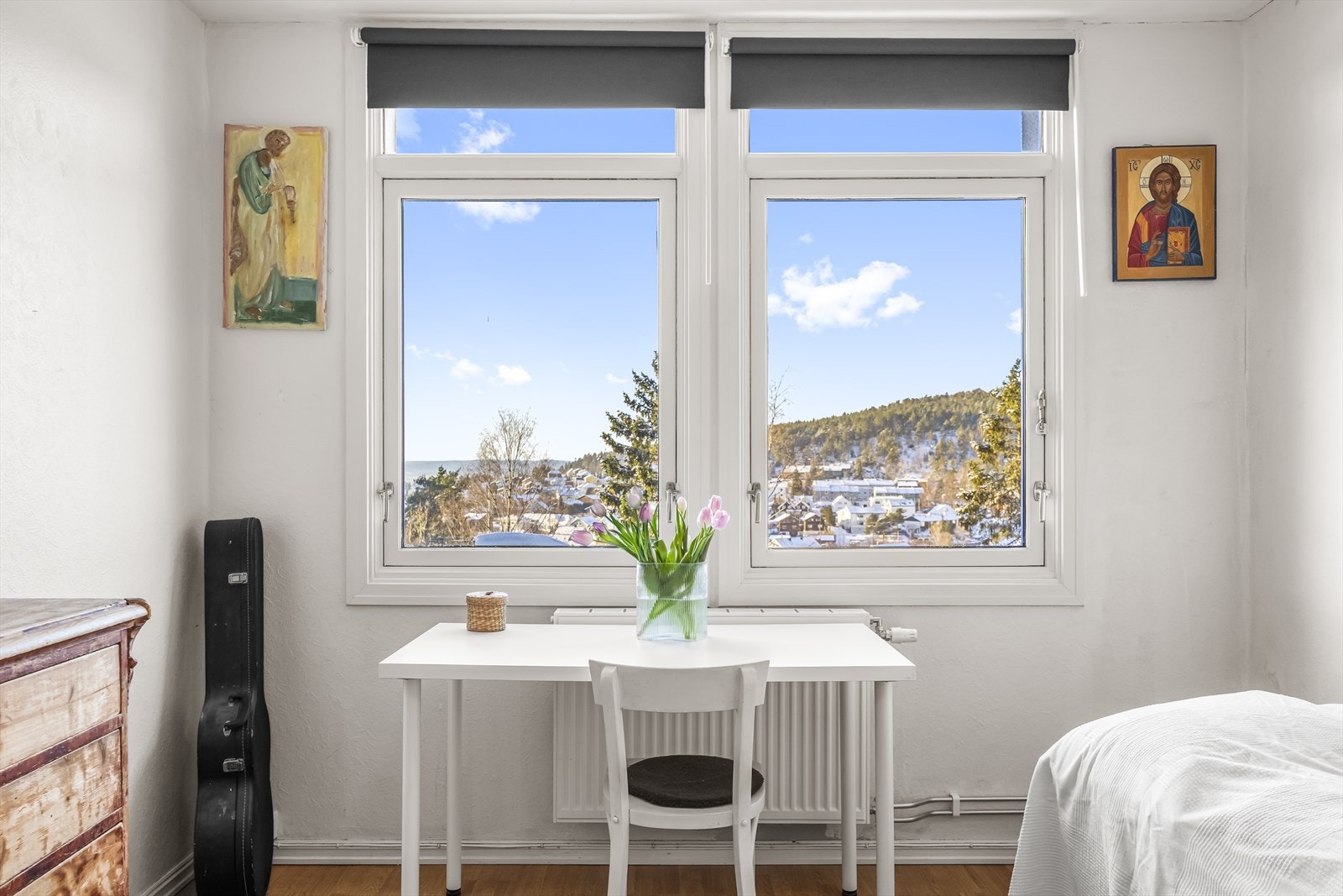 Også fra soverommet er det en åpen og fin utsikt. Galleribilde