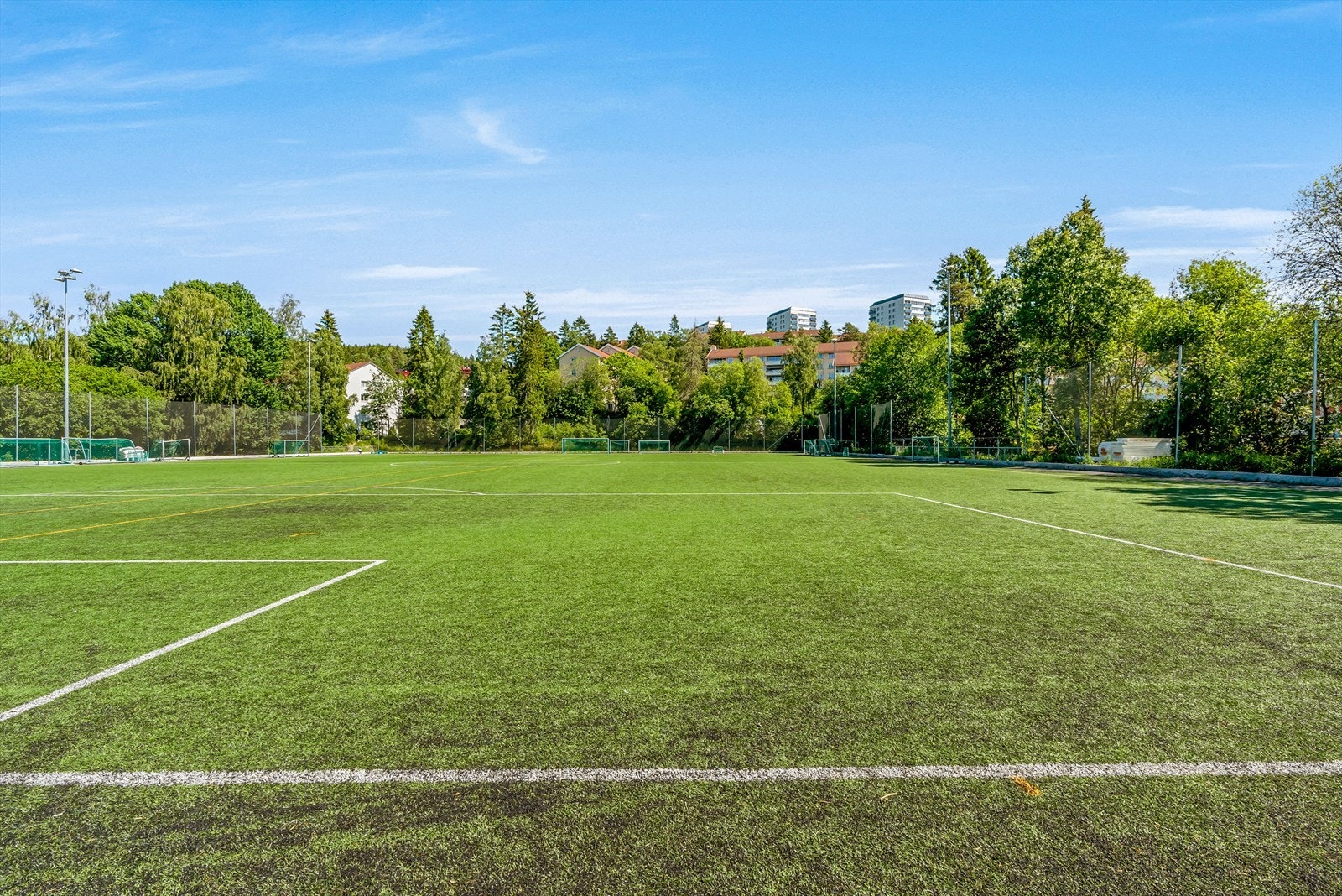 Idrettsanleggene i området gir gode muligheter for fotball og annen organisert idrett. Galleribilde