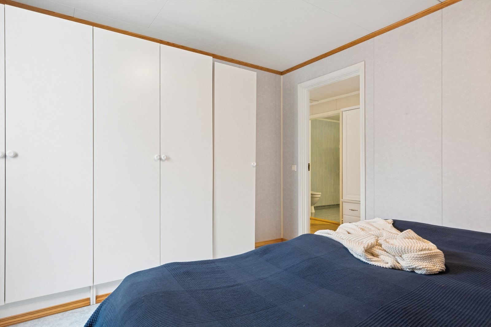 God skapplass på soverommet. Galleribilde