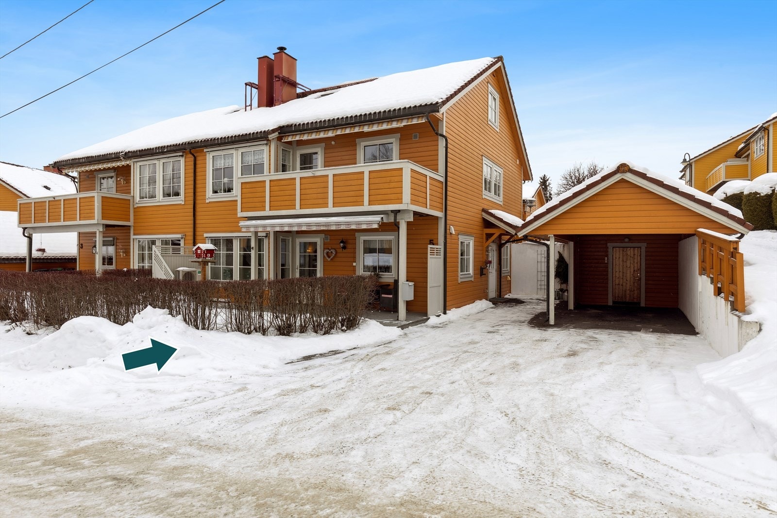 Leiligheten ligger i 1. etasje av 4-mannsbolig og har egen carport med bod. Galleribilde