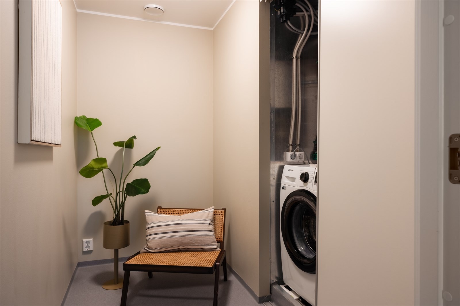 Separat vaskerom gir ryddig hverdag og er ekstra praktisk når man inviterer gjester på besøk Galleribilde