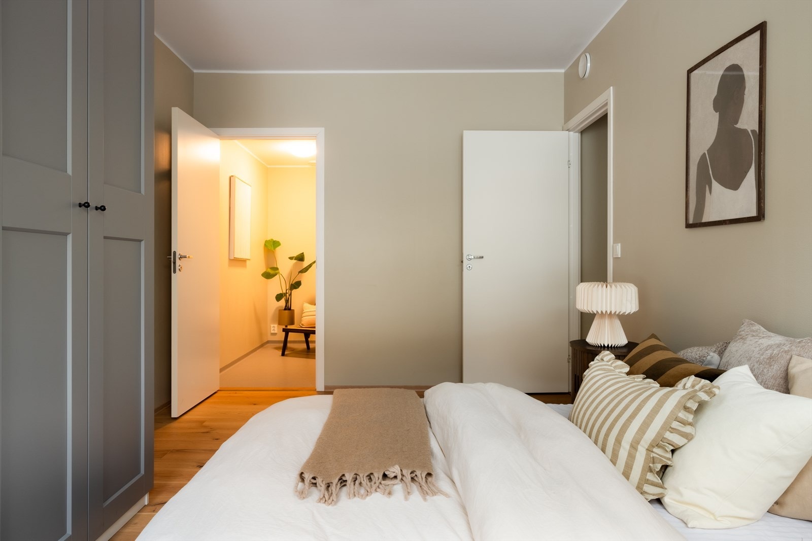 Via soverommet er det tilkomst til eget vaskerom Galleribilde