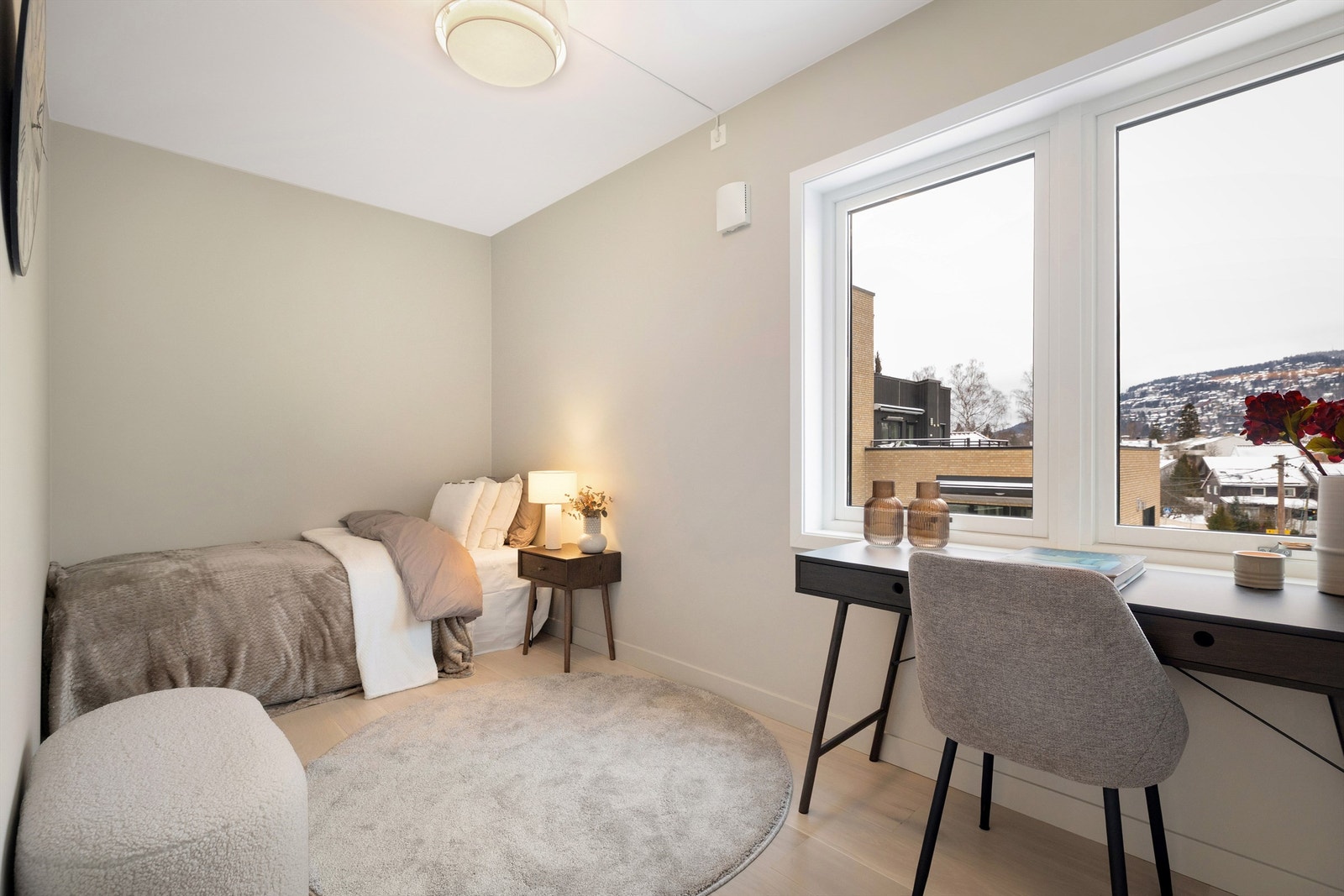 Leilighetens andre soverom er også av god størrelse og egner seg ypperlig som barnerom, gjesterom eller kontor. Galleribilde