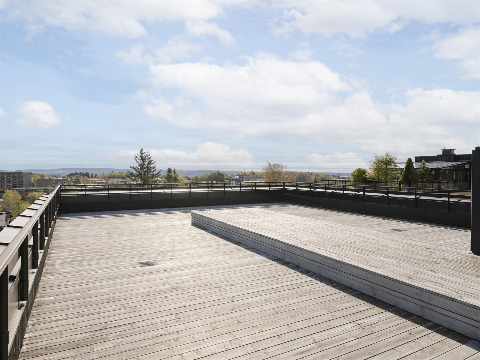 Her er det fantastisk utsikt og optimale solforhold. Et herlig sted og invitere venner til et lag! Galleribilde