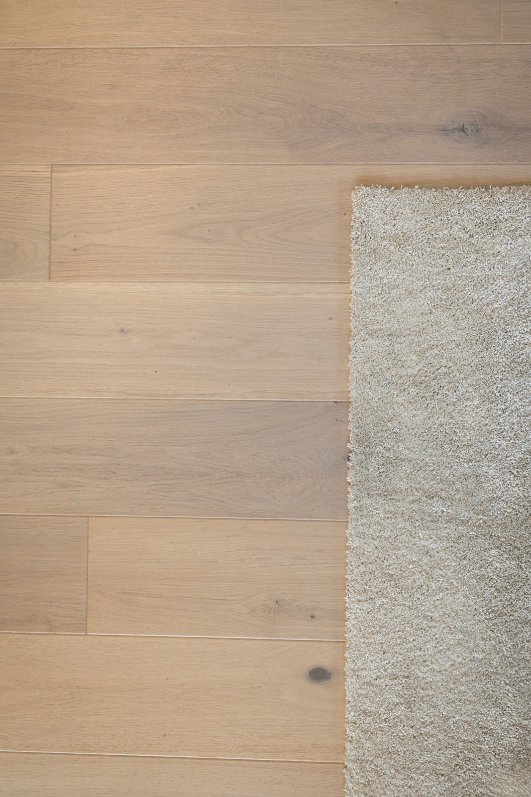 Med varmefolie under de vakre parkettgulvene er tepper bare til pynt.-Her vil det være lunt på gulvet året rundt! Galleribilde