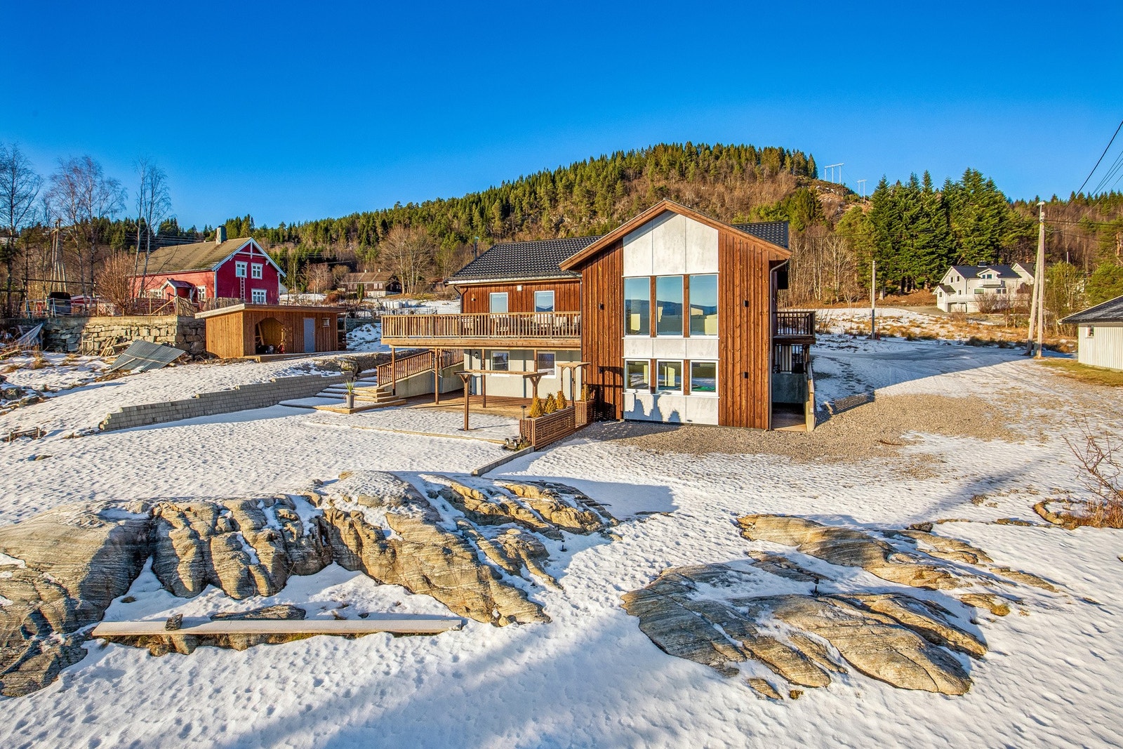 En meget flott og innholdsrik enebolig (ny i 2017) beliggende i landlige og fine omgivelser på Bjerkestrand Galleribilde