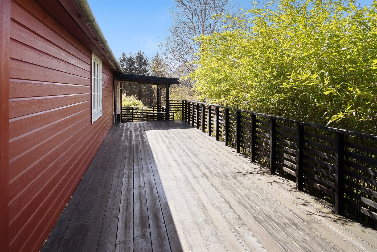 Stor terrasse med utgang fra næringsdelen Galleribilde