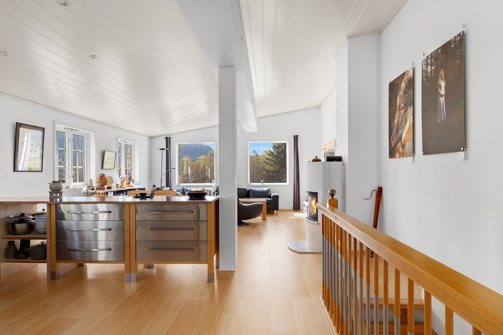 Boenheten består av kjøkken/stue, 3 soverom og baderom Galleribilde