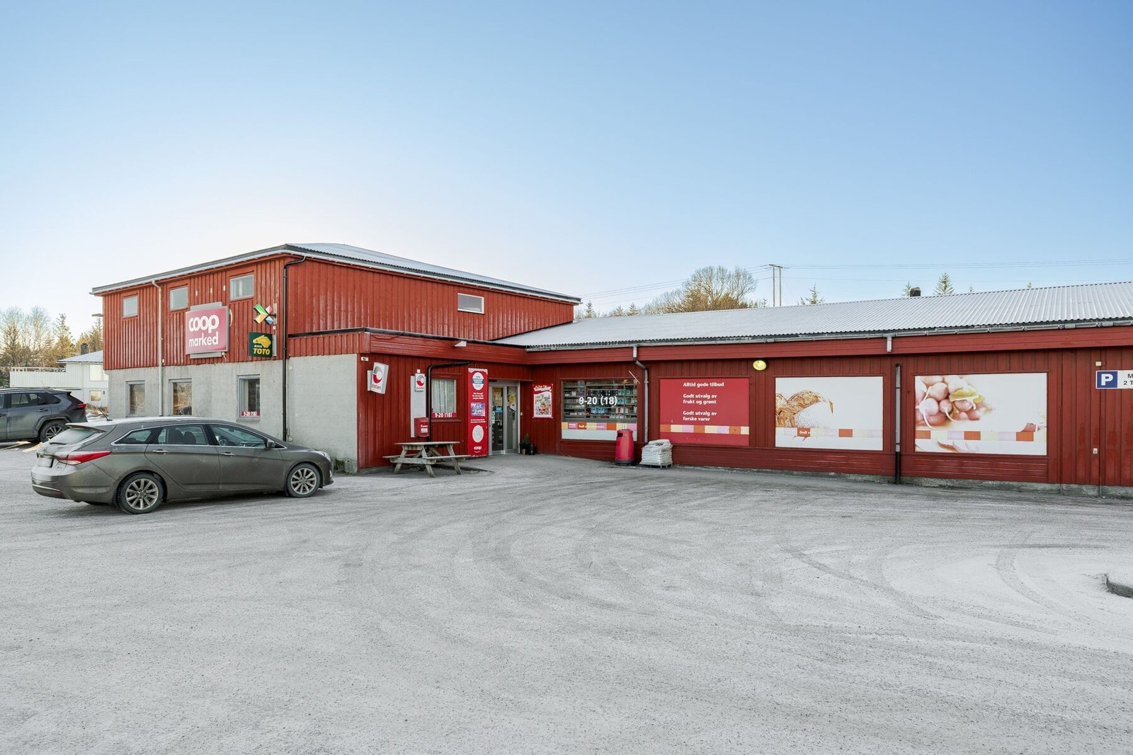 På Nordskaget finner man store arbeidsplasser, som SalMar og NutriMar. Det er i tillegg dagligvarebutikk og oppvekstsenter like ved Galleribilde