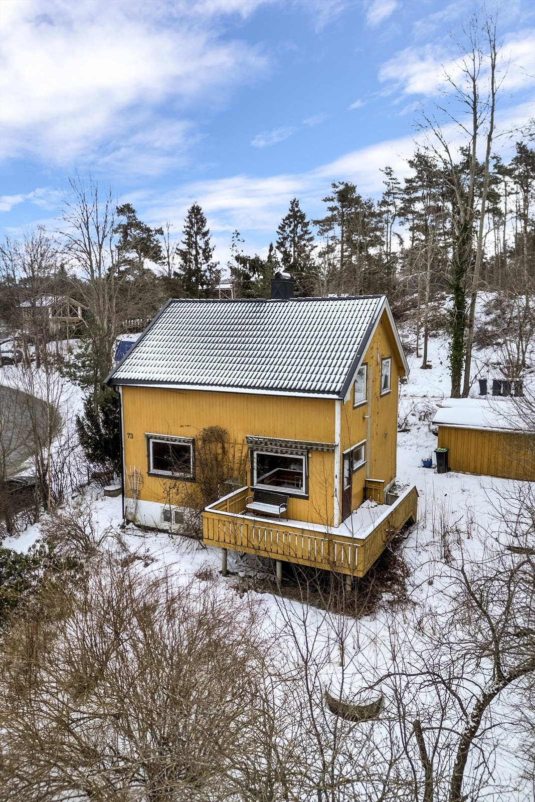 Veranda på 2 sider av huset Galleribilde