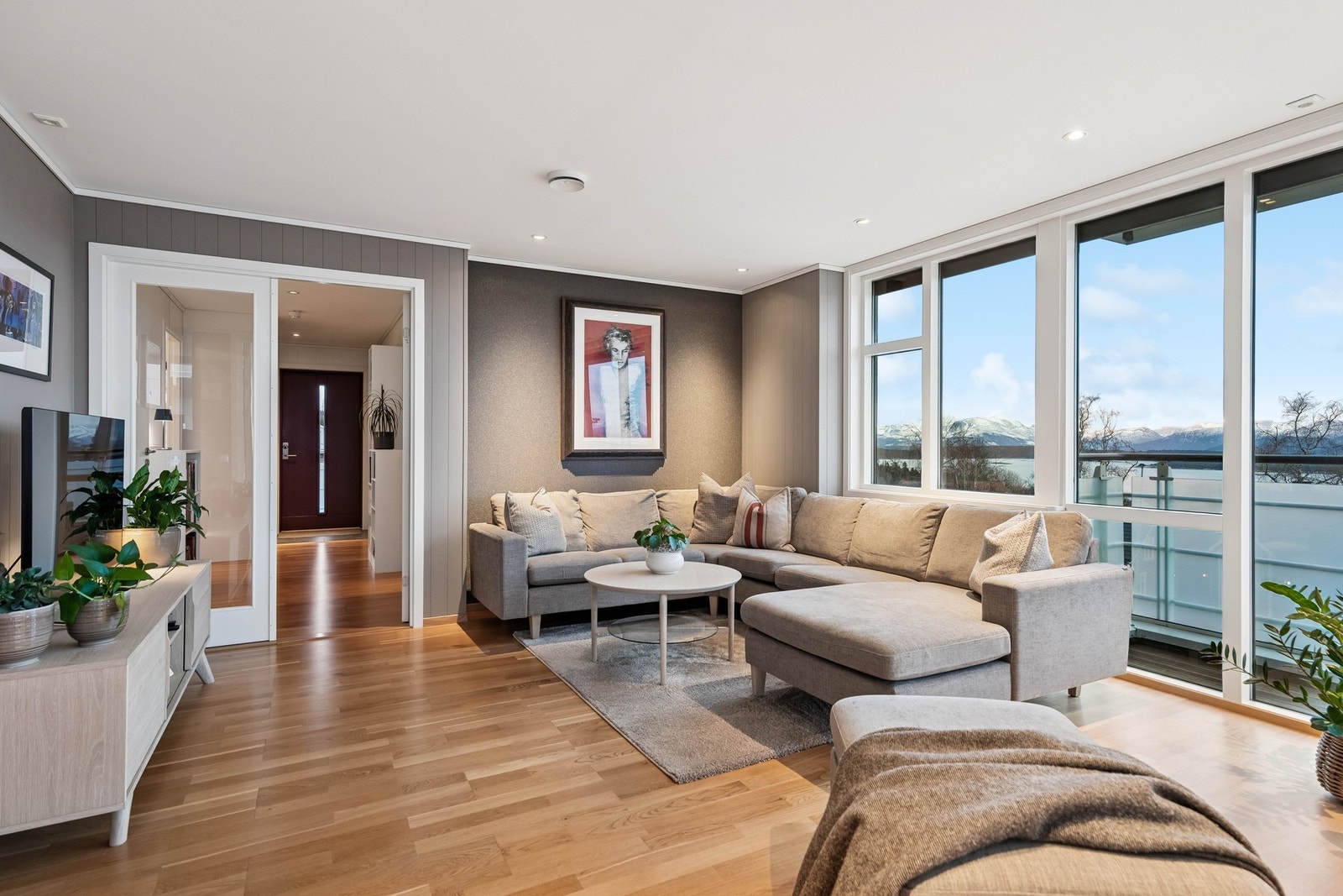 God plass til romslig sofagruppe. Galleribilde