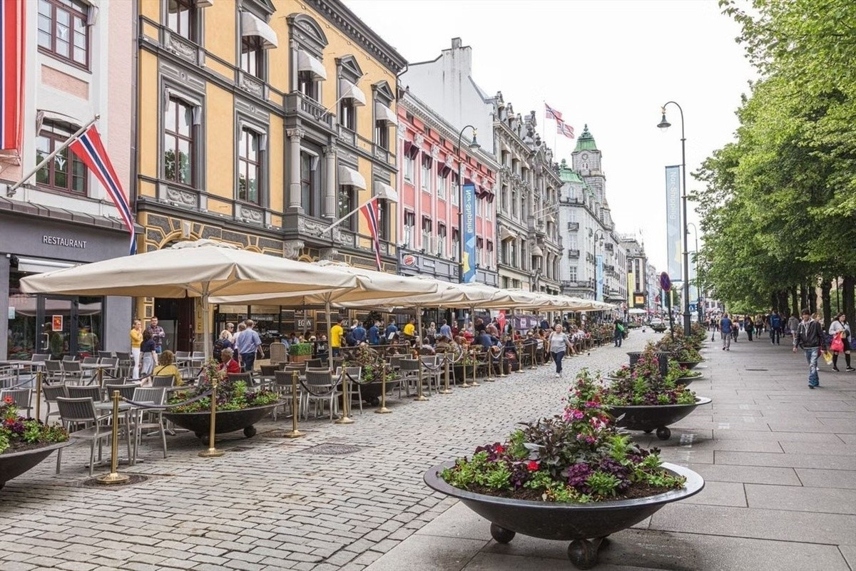 Karl Johans gate er kun noen minutters gange fra leiligheten! Galleribilde