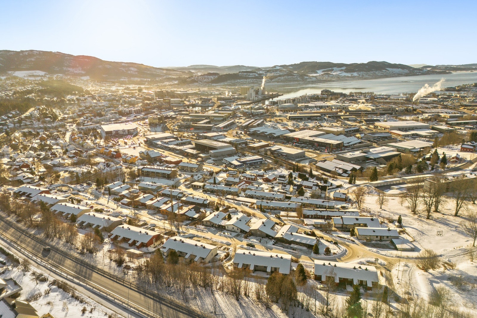 Sentral beliggenhet med gangavstand til sentrumsfasiliteter! Galleribilde