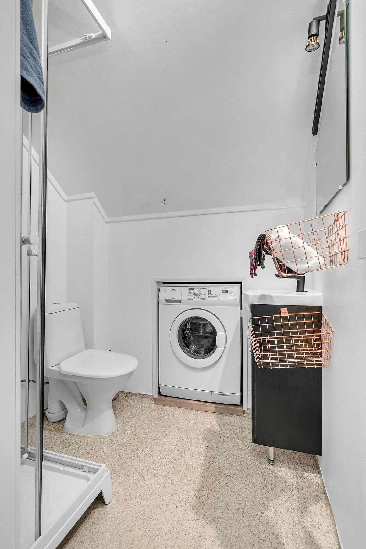 Bad med opplegg for vaskemaskin Galleribilde