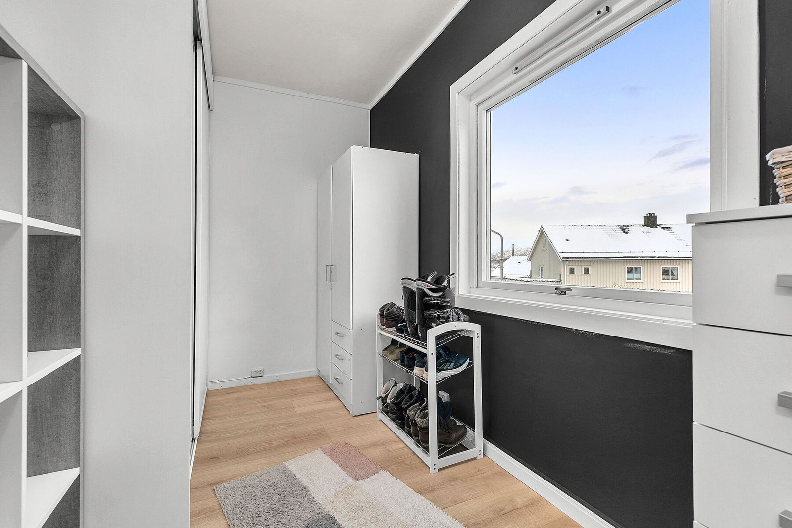 Praktisk garderoberom Galleribilde