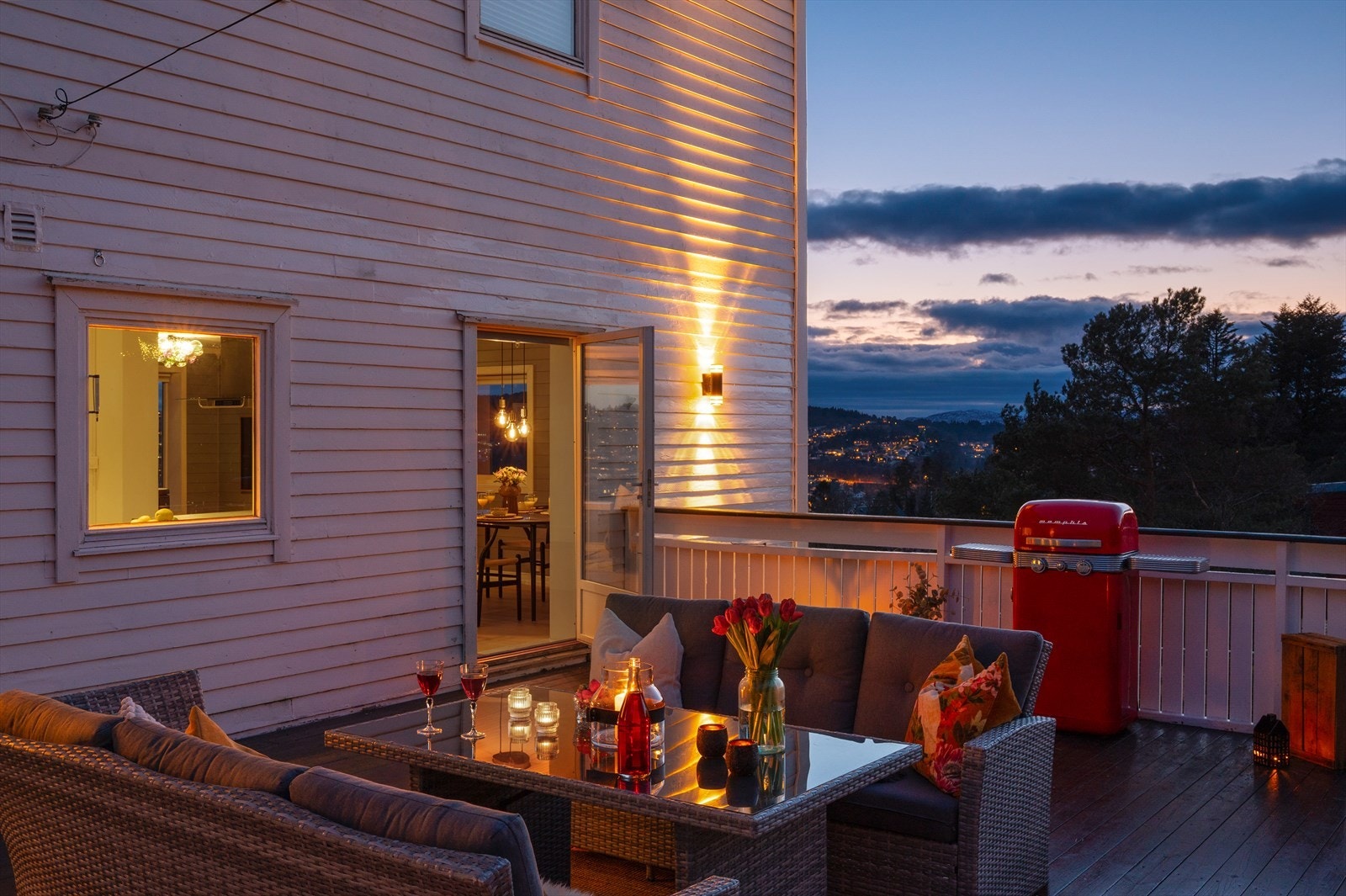 - Terrassen er av god størrelse og måler 47,4 m² - Galleribilde