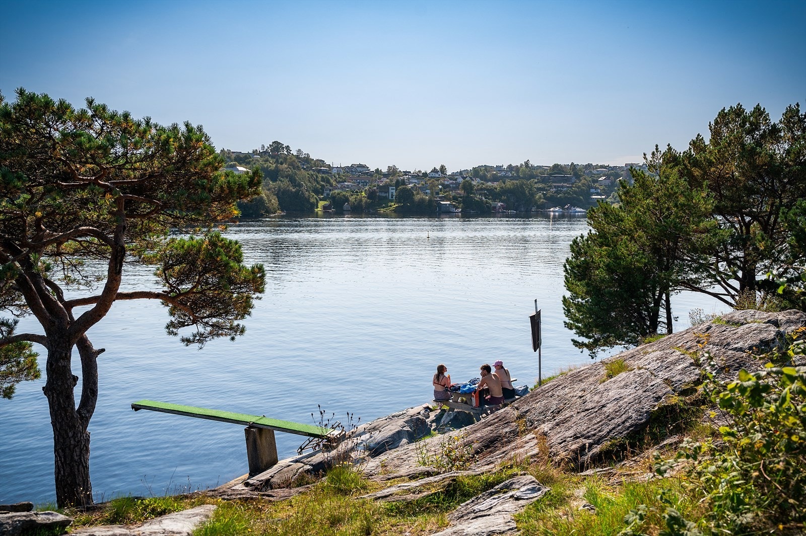 - Varme sommerdager kan du tilbringe på Kyrkjetangen som kun er 5 minutter unna med bil - Galleribilde