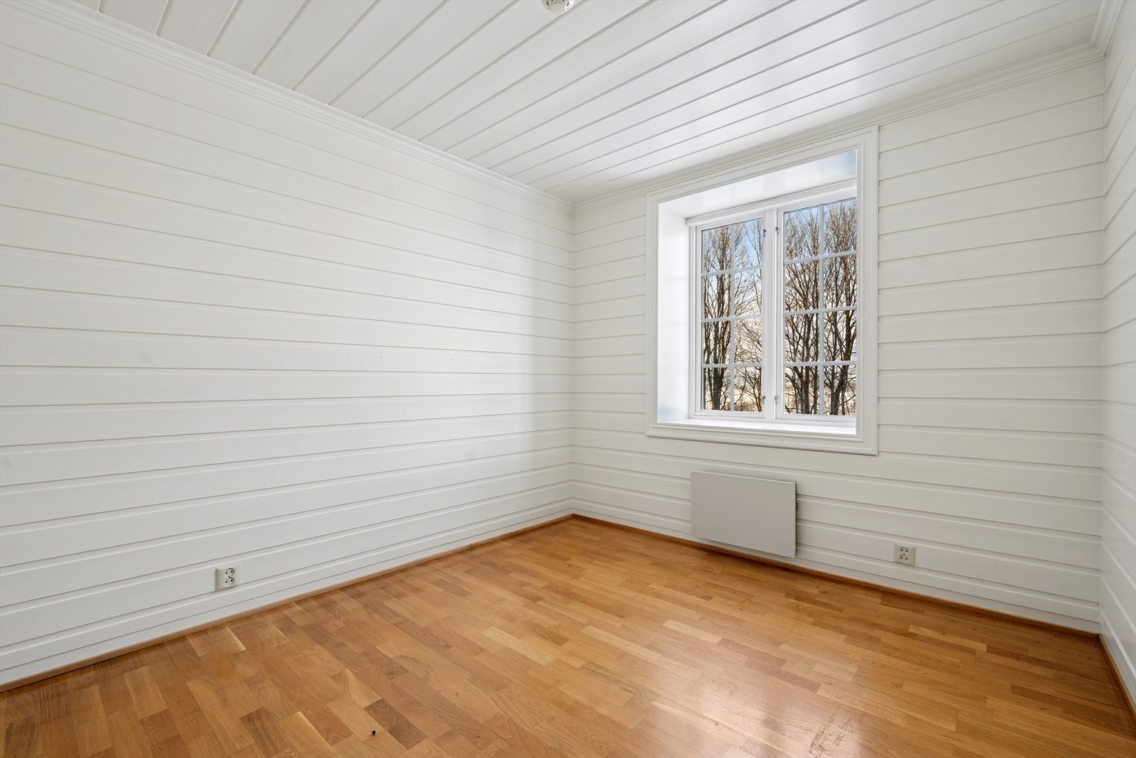 Flere av rommene har malte trevinduer med 2-lags isolerglass fra 1991. Galleribilde