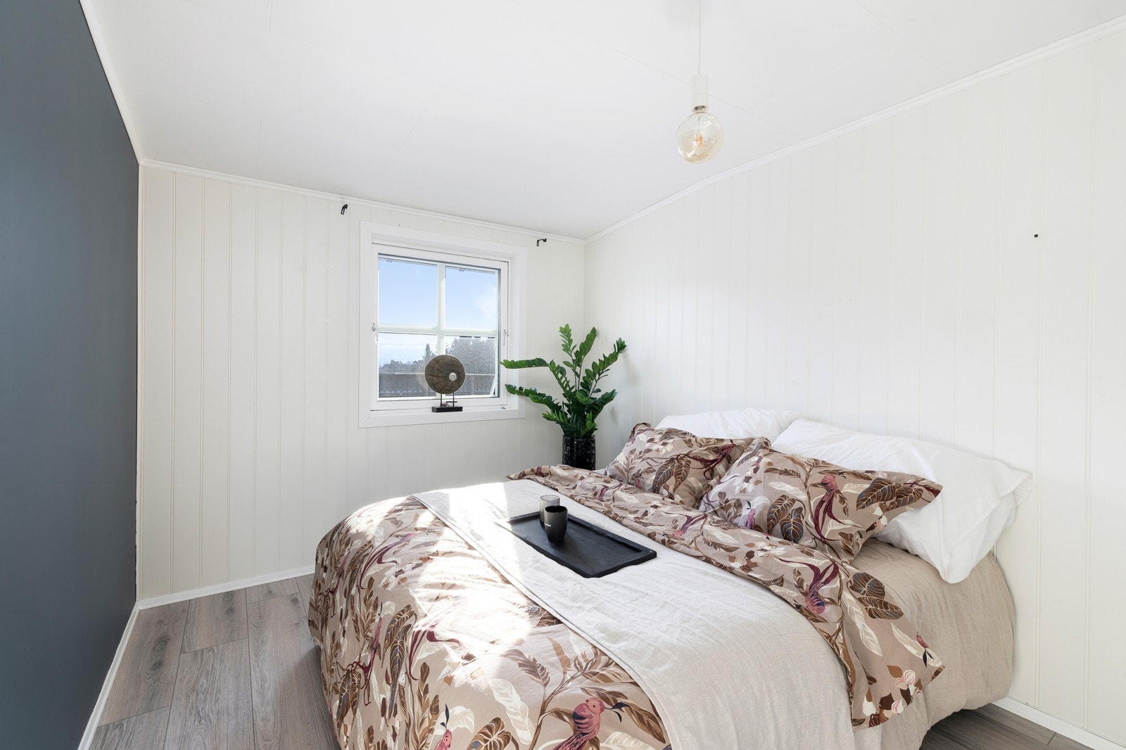 Soverommet er pent og stilrent innredet. Galleribilde