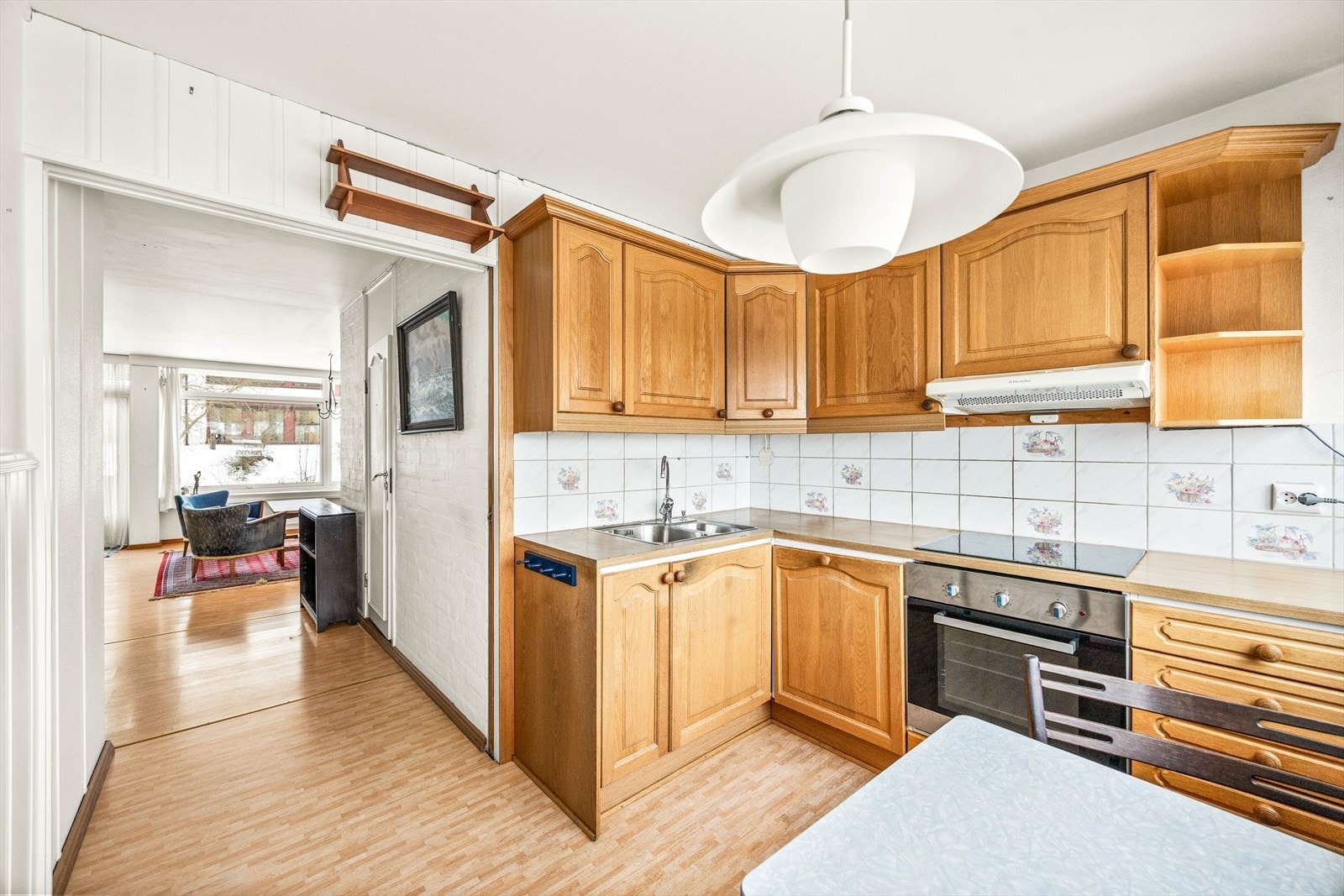 Integrert stekeovn og platetopp. Ventilator er ikke tilkoblet, og avtrekk har dermed fått TG3. Galleribilde