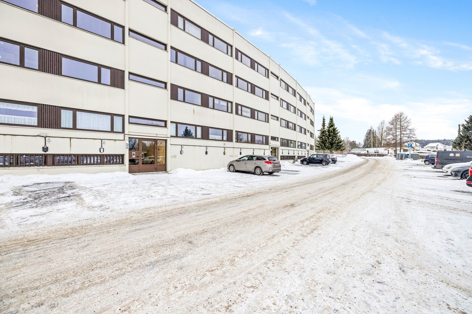 Leiligheten ligger i et attraktivt borettslag - sentalt og likevel tilbaketrukket i Stømmen. Galleribilde