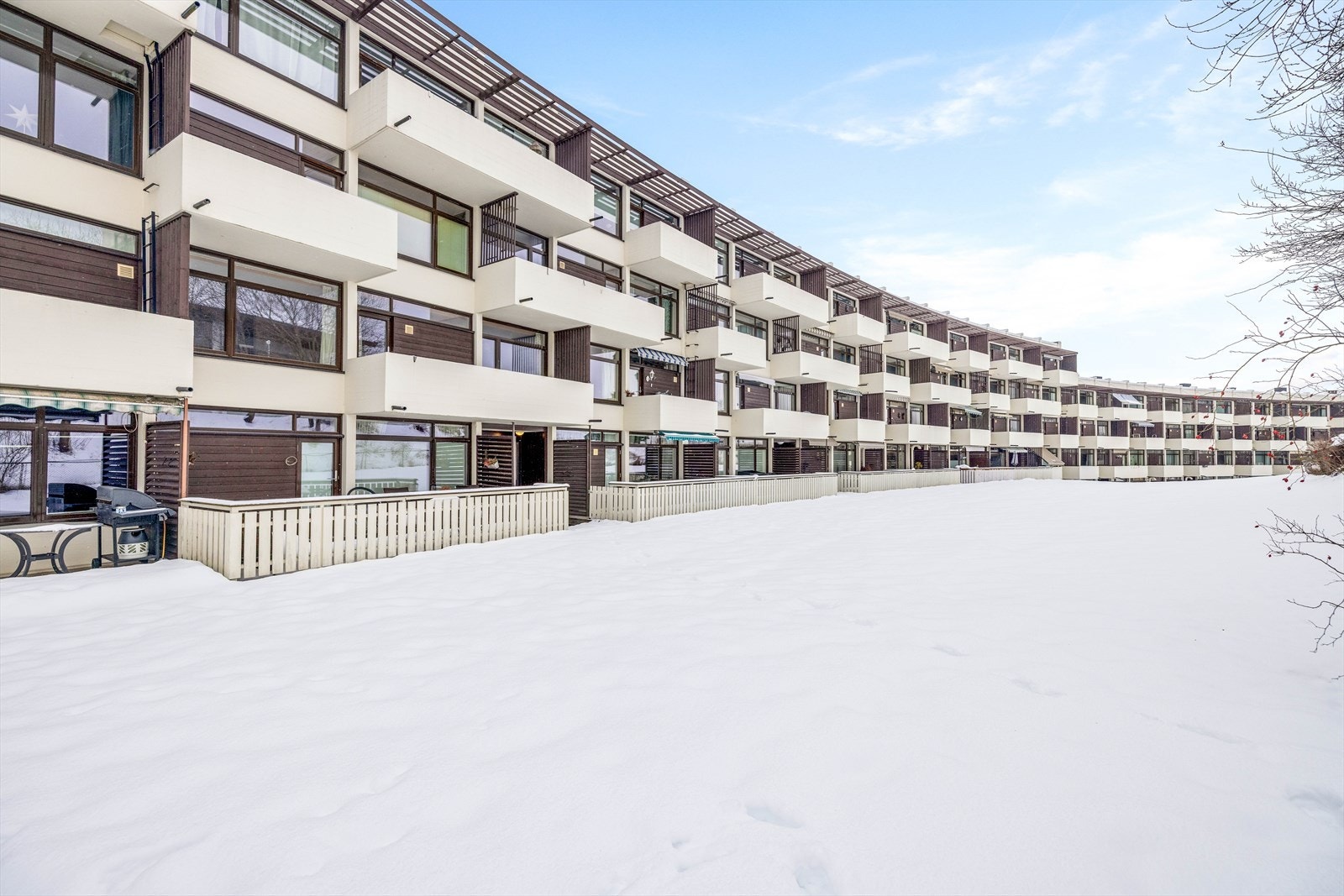 Det er mulighet for leie av utendørs p-plass. Galleribilde