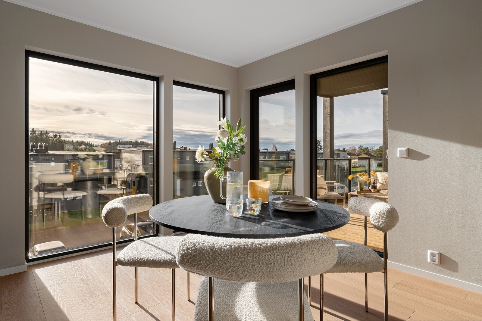 Stue med utgang til terrasse. Galleribilde