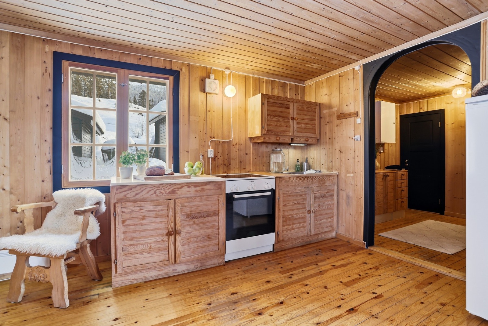 Delvis åpent mot hall med ekstra innredning. Galleribilde