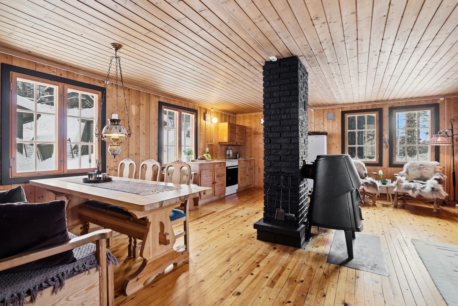 Rommet er åpent med rom for fleksibel møblering. Galleribilde