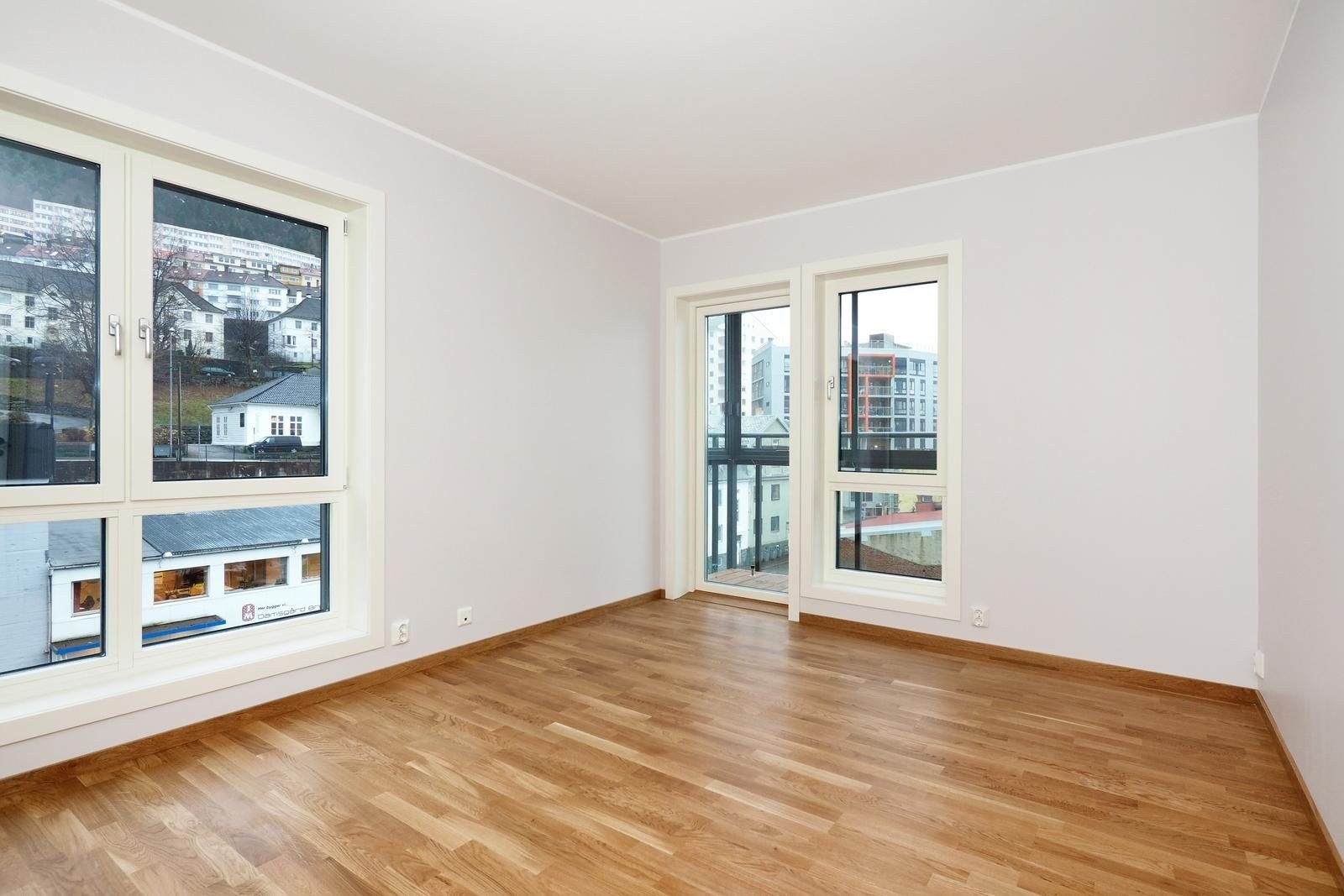 Hovedsoverom med stor garderobe Galleribilde