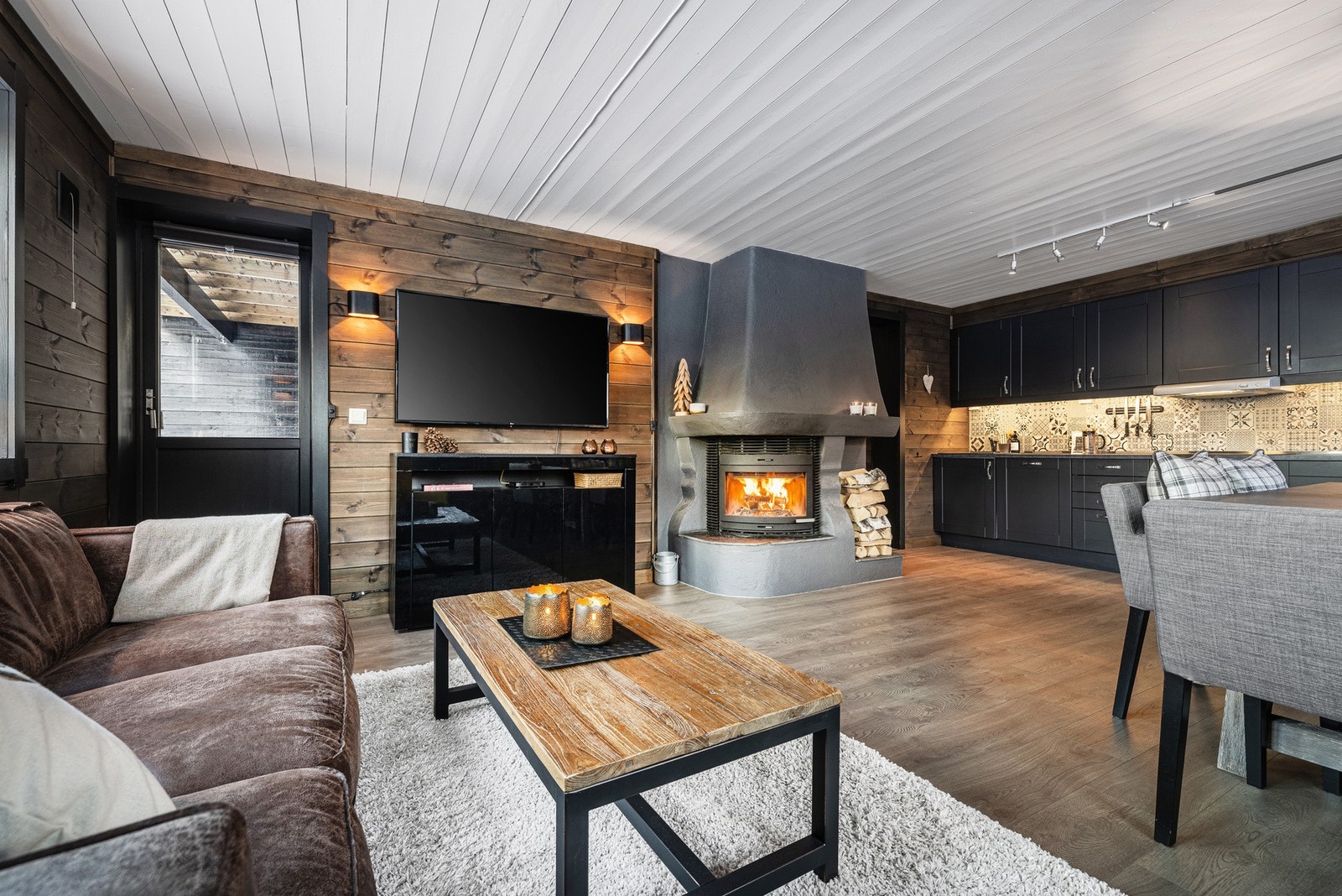 Kveldskos foran peisen - Fjelliv gjort enkelt! Galleribilde