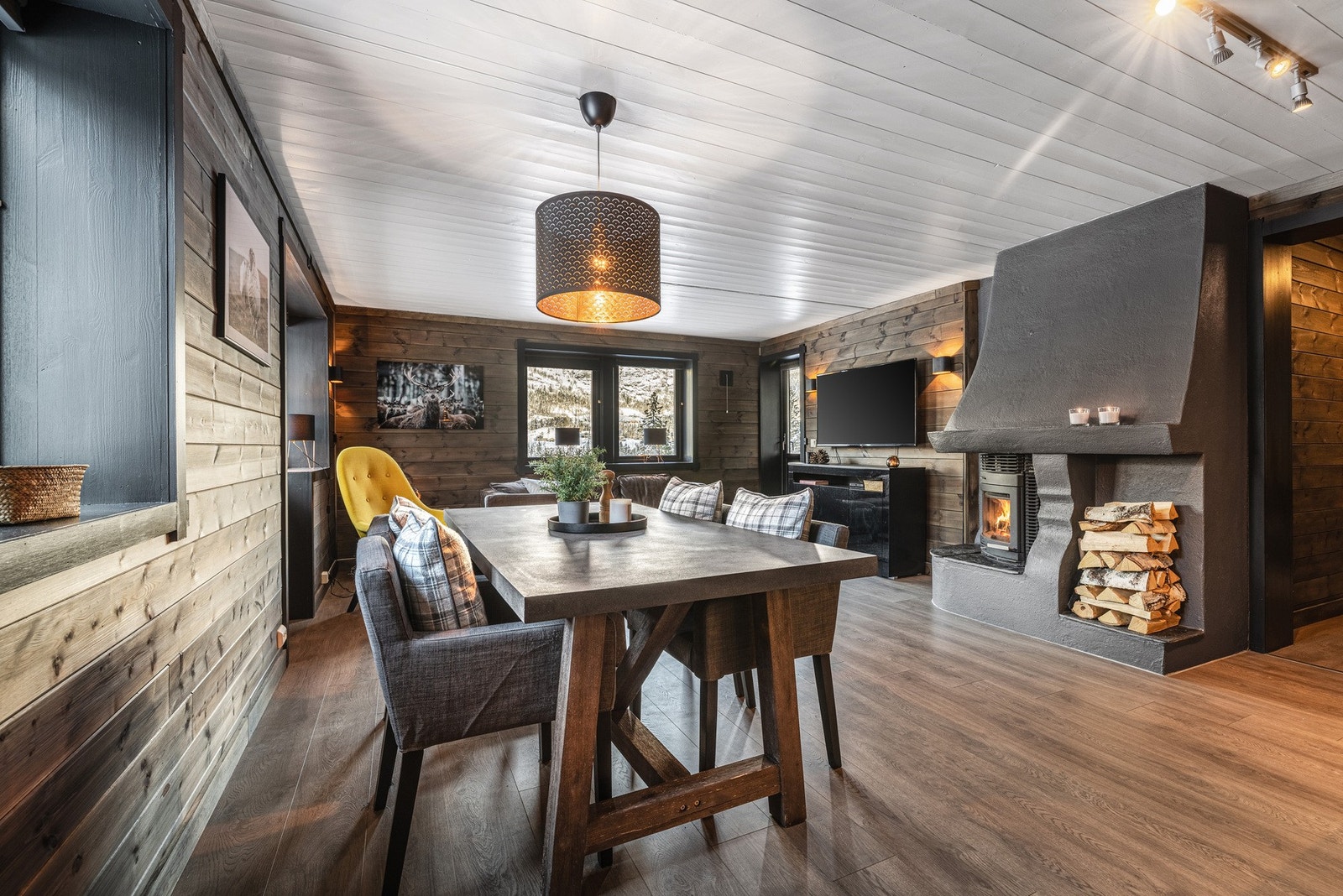 EIE Fjellmegleren har gleden av å presentere Røggjin 4 - En fjellfin hjørneleilighet med tilbringheis og langrennsløyper rett utenfor døren. Galleribilde