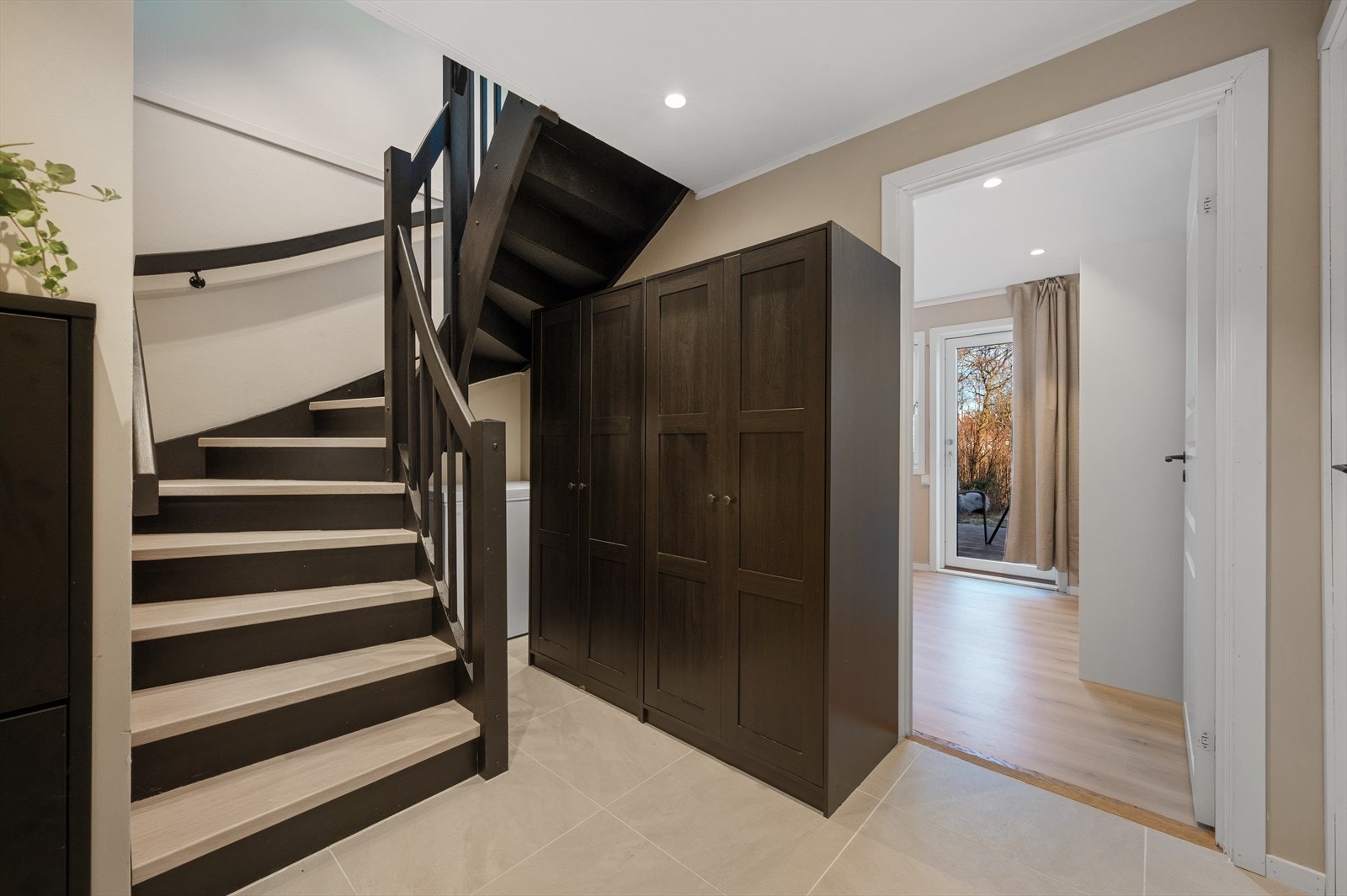 Vi beveger oss ned i boligens 1.etasje igjen! Galleribilde