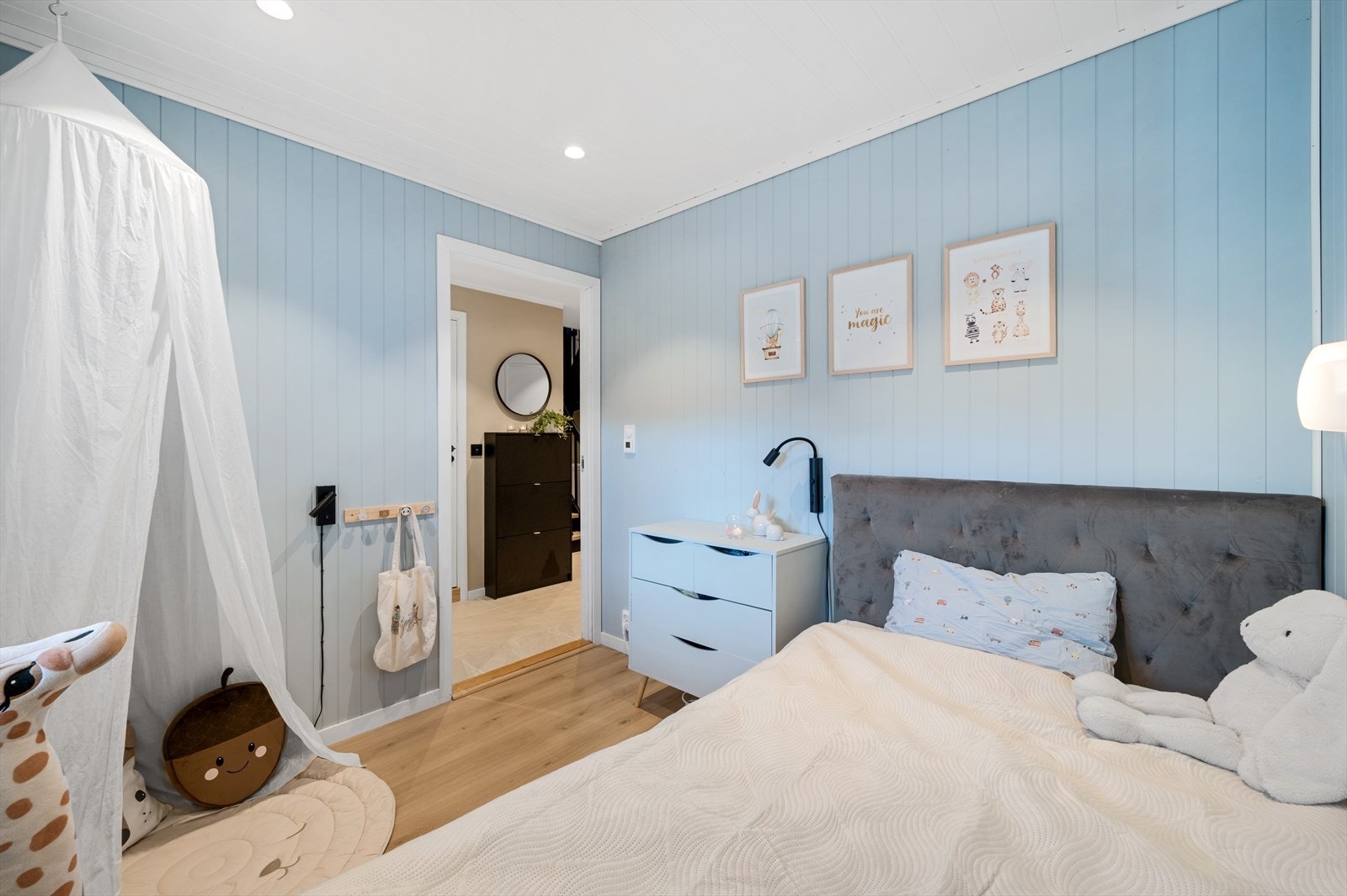 Rommene passer ypperlig til både barnerom, gjesterom, kontor eller garderobe. Galleribilde