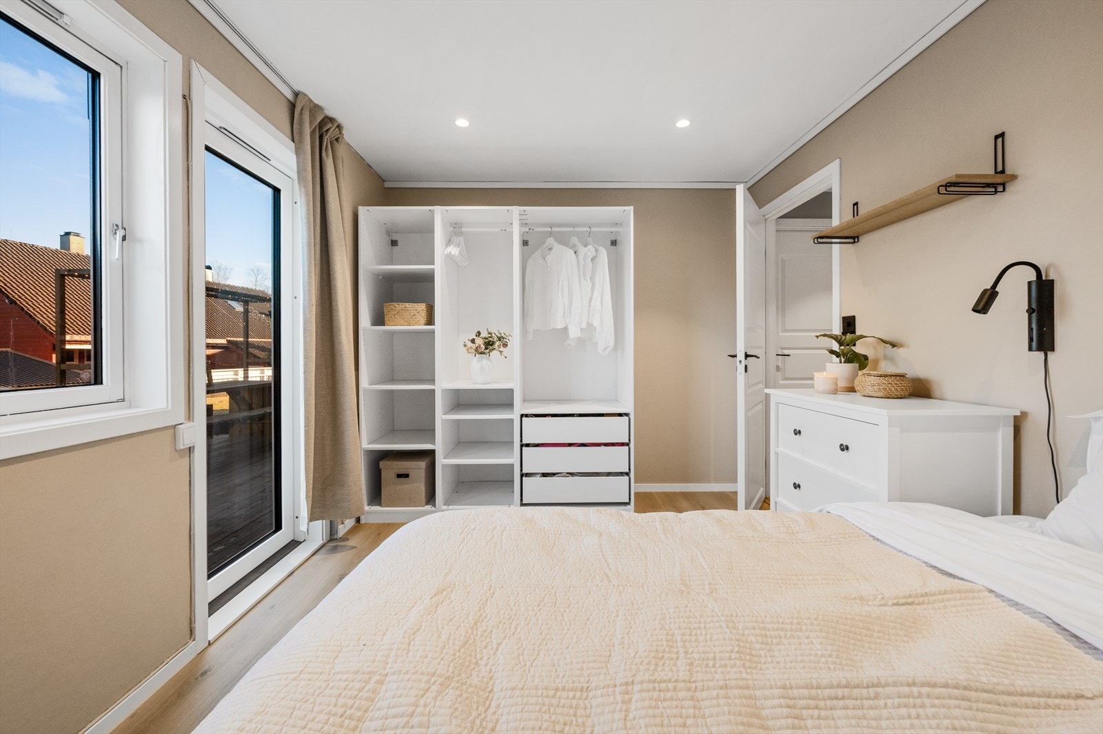 Boligen byr på tre lekre soverom, alle av god størrelse. Galleribilde