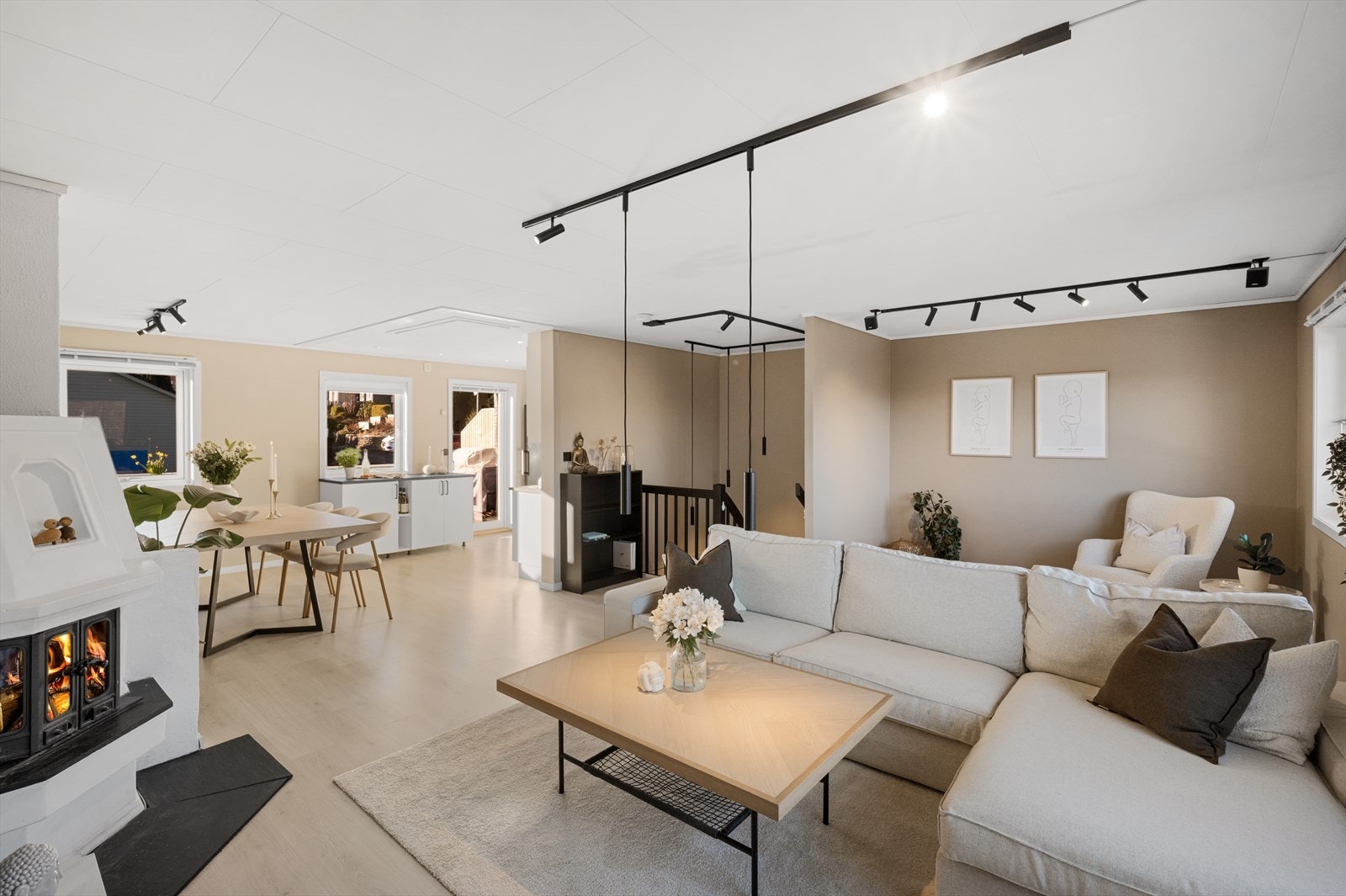 Fra stue/kjøkken er det utgang til en herlig altan på 17 m². Galleribilde