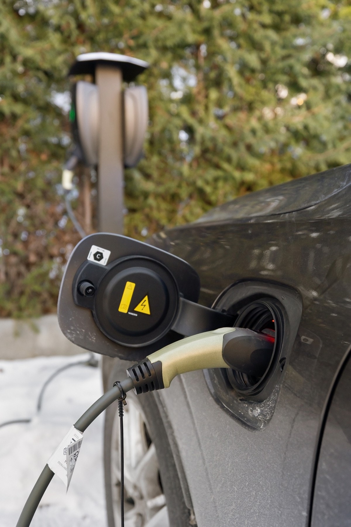 Ladeboks på biloppstillingsplass (med brikke) Anlegget forvaltes av Aneo Mobility. Faktura direkte til eier for forbruk av strøm Galleribilde