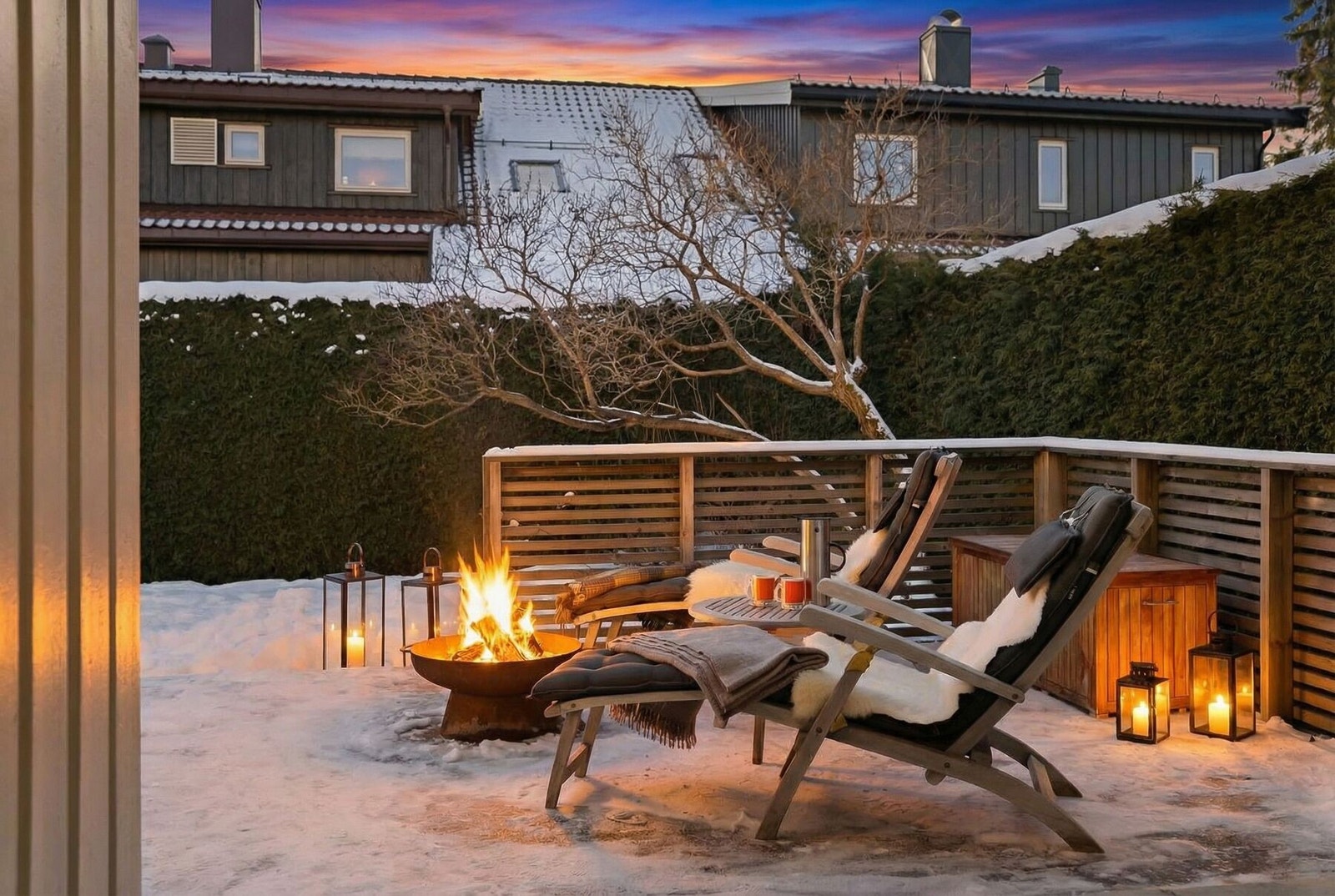 Kveldsstemning på terrassen. Galleribilde