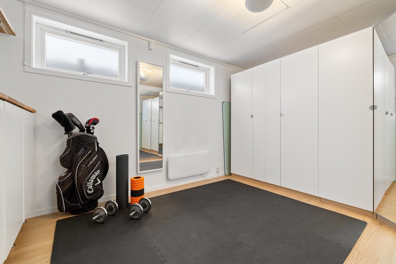 Garderobe rom / treningsrom.
Byggemeldt som disponibelt rom. Galleribilde