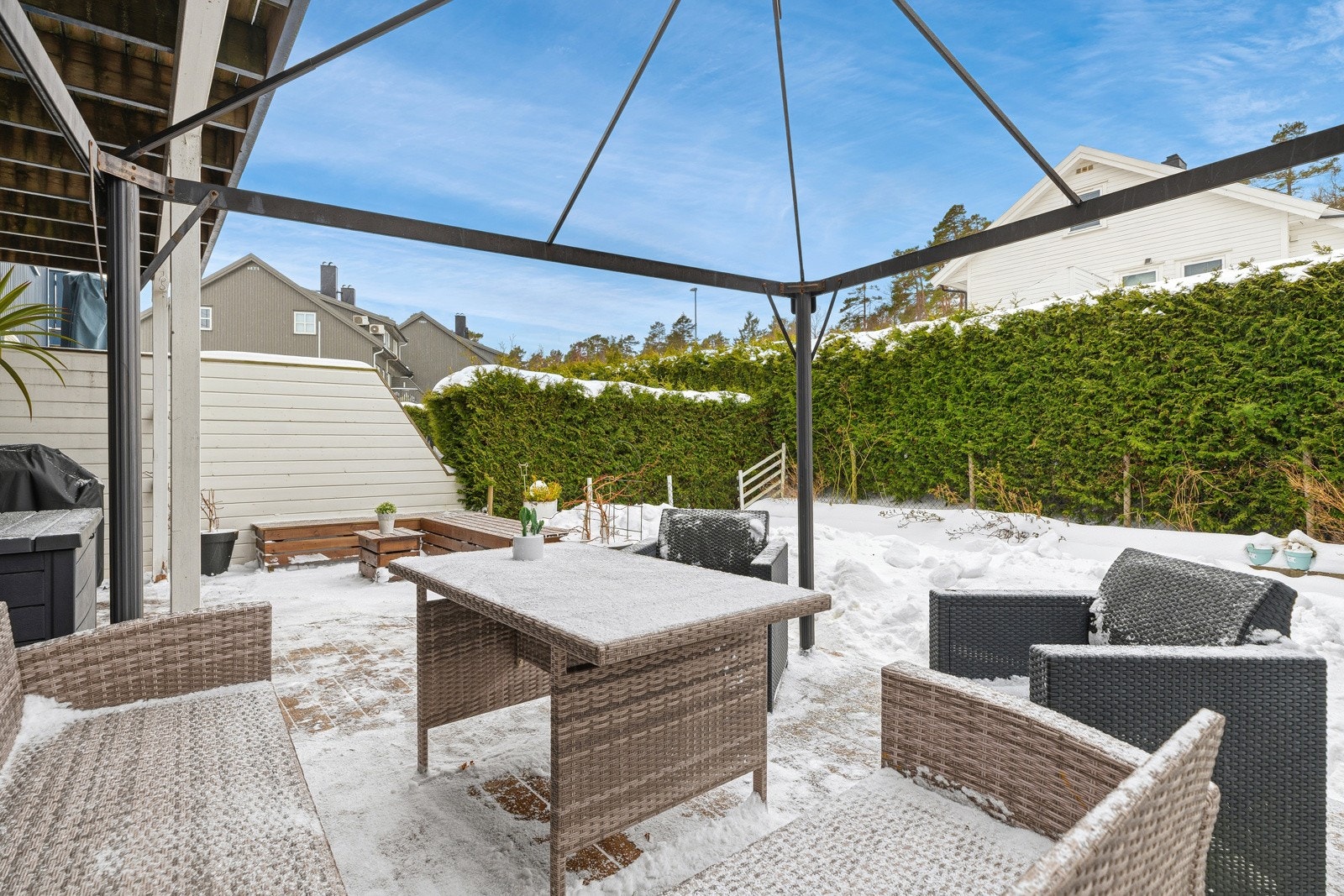 Fra stuen er det utgang til egen terrasse/hagedel Galleribilde