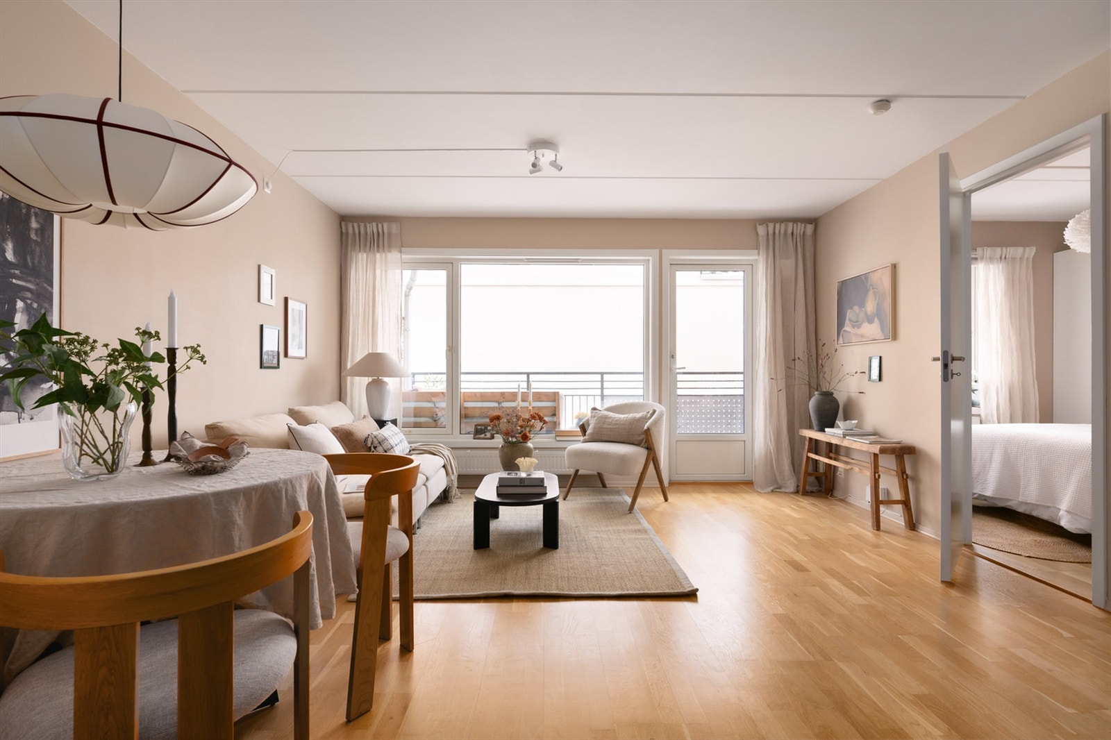 Her får du en herlig og stor balkong, en perfekt plass å nyte årets varmere dager! Galleribilde