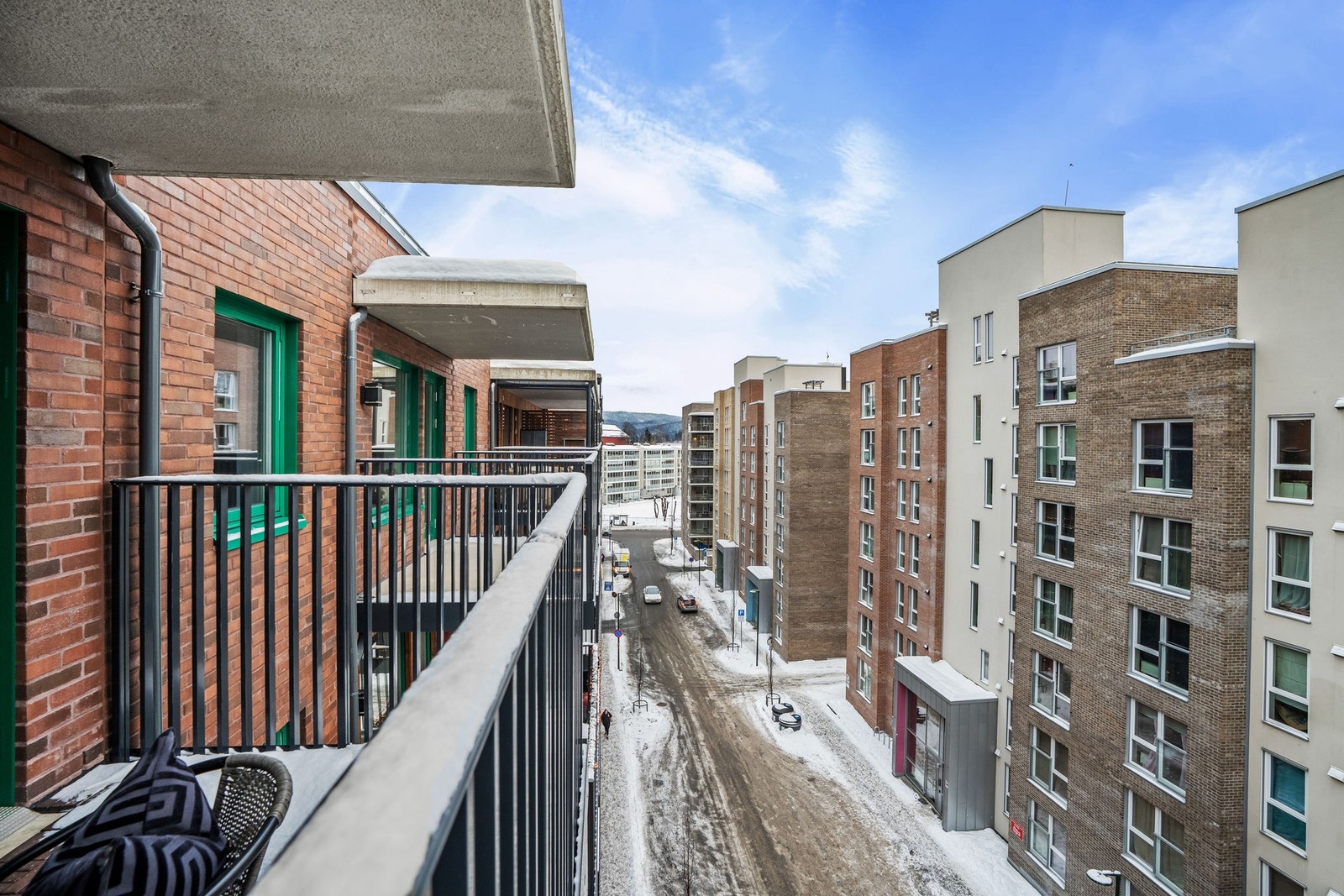 Leiligheten ligger i øverste etasje. Her bor du uten å ha naboer som tramper i taket. Galleribilde