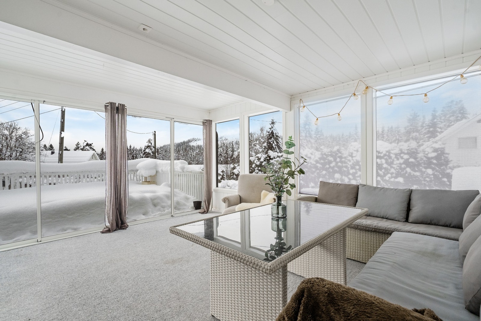 Adkomst fra stuen ut til hagestue. Galleribilde